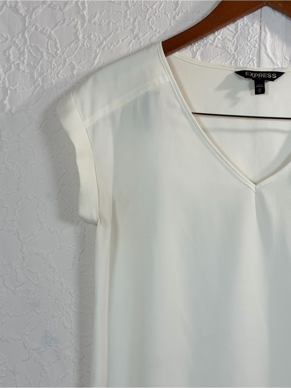 Express White Silky V Neck Lightweight Blouse Top Sz XS - Picture 4 of 14